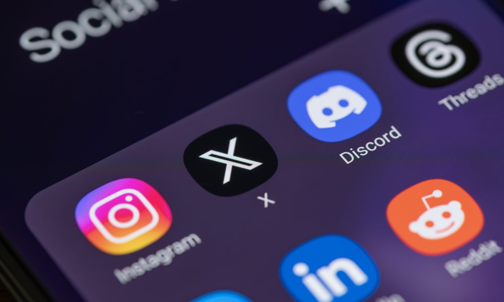 Social media applications X, instagram, LinkedIn, discord, reddit, Threads, Facebook on smart phone screen.