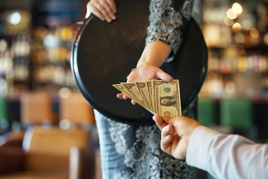 Girl of the waitress gets a tip - HospitalityLawyer.com®